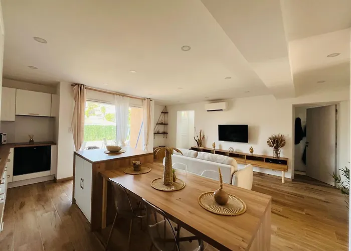 L Effet Ajaccio (Corsica)